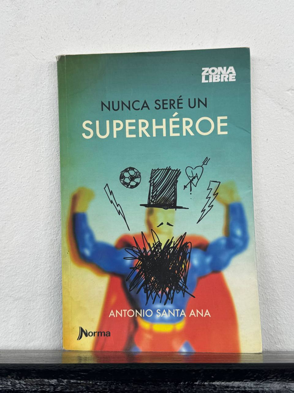 Foto 1 de "Nunca seré un superhéroe"